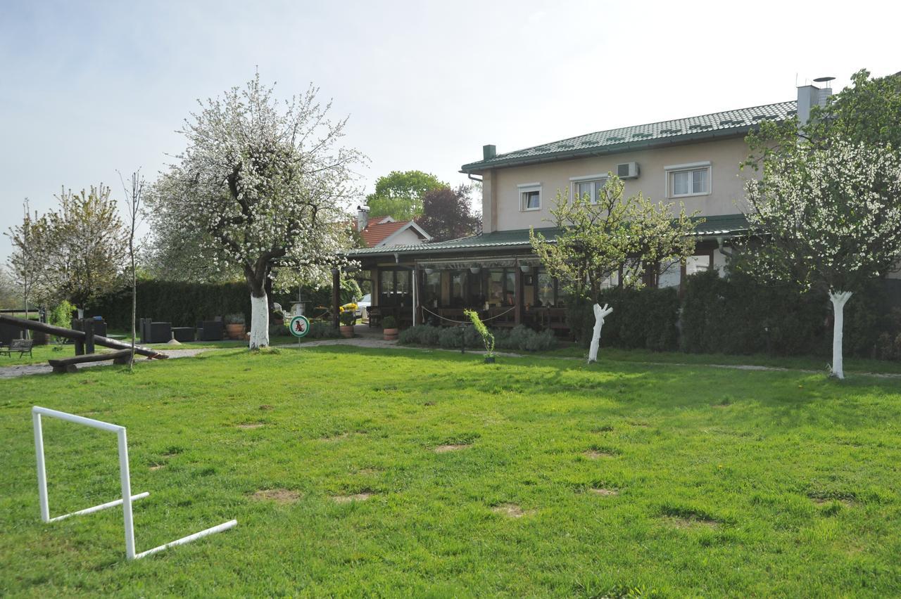 Bed and Breakfast Klet Cinkus Hrvatski Leskovac Exterior foto